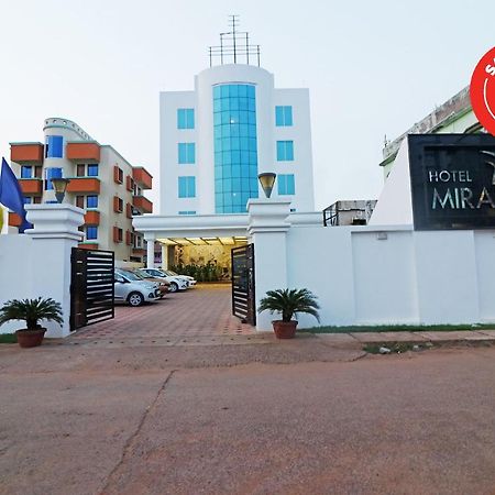 Capital O 40848 Hotel Mirabel Kupand Exterior foto