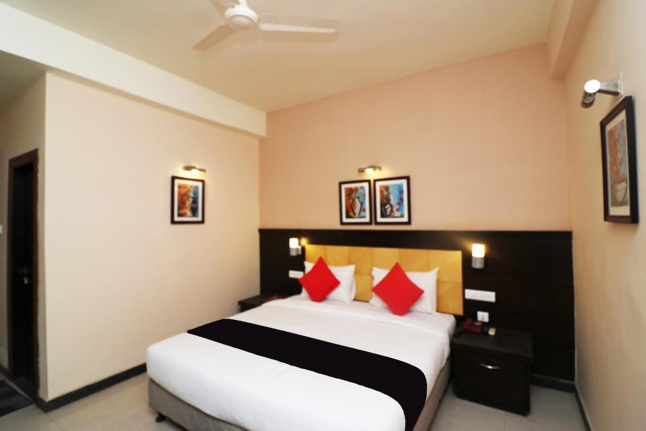 Capital O 40848 Hotel Mirabel Kupand Exterior foto