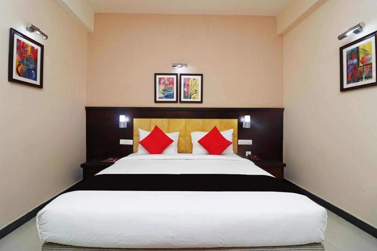 Capital O 40848 Hotel Mirabel Kupand Exterior foto