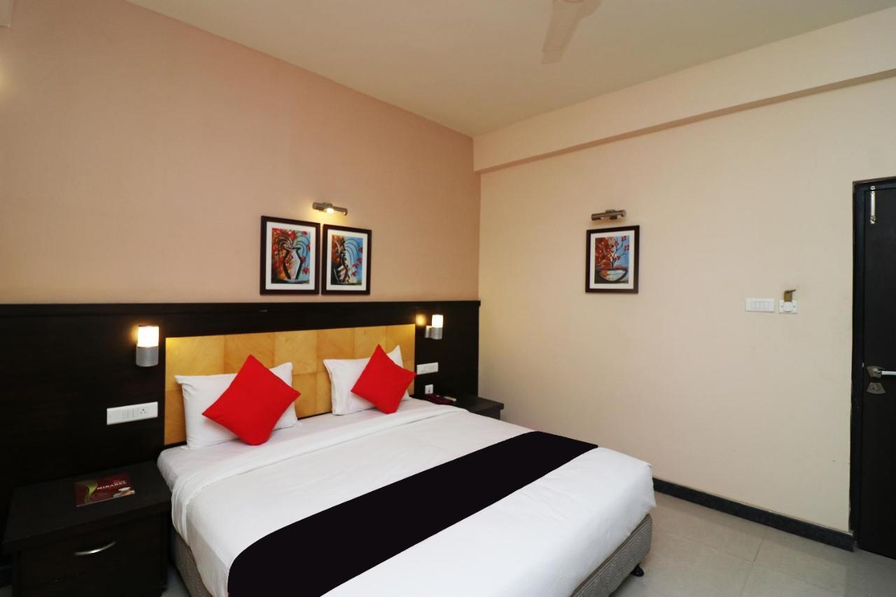Capital O 40848 Hotel Mirabel Kupand Exterior foto
