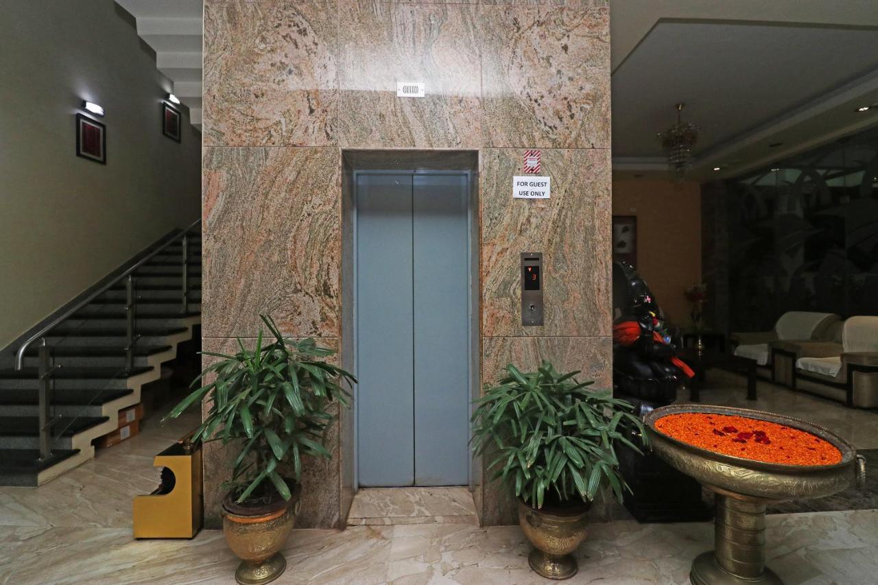 Capital O 40848 Hotel Mirabel Kupand Exterior foto